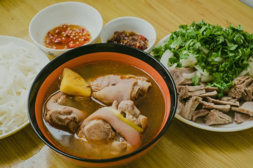 Bàn ăn tại Mộc Quán
